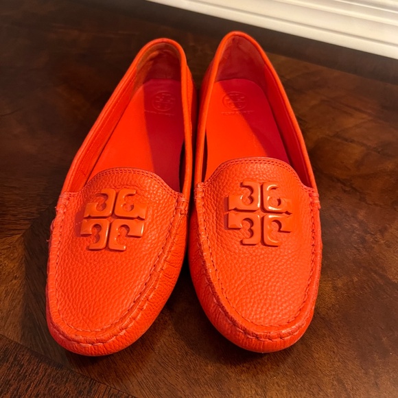 NWOB Tory Burch Lowell 2 Driver Shoes Shoes Spicy Orange Tumbled Leather 8 M - Picture 4 of 7